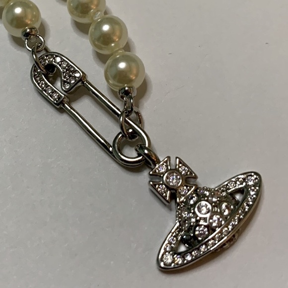 Sold out Vivienne Westwood pearl silver logo 16” necklace - Picture 5 of 11